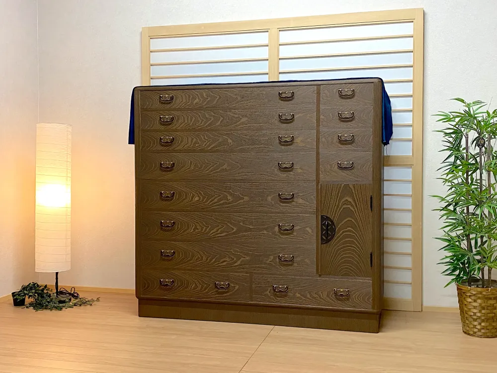 三長家具が製作するこだわりの桐たんす(焼桐たんす)