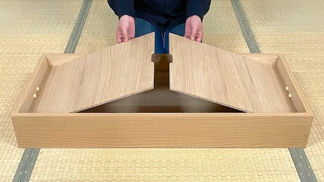 桐衣装箱には２分割できる仕切り板を用意しております。