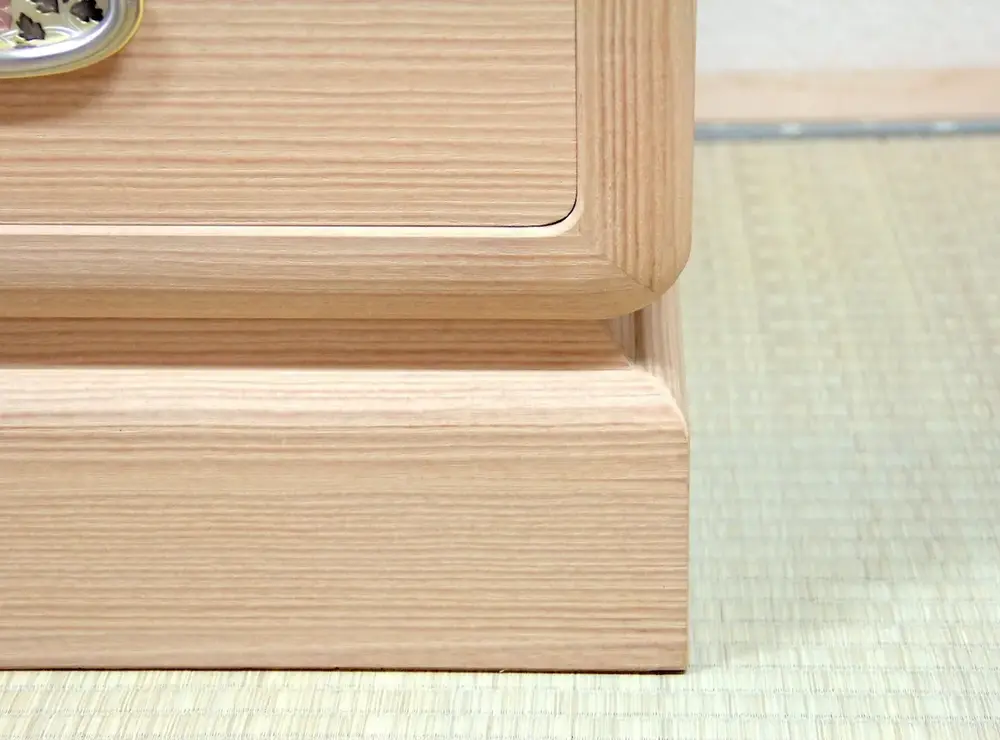 シンプルな造りは丸面を引き立てます 。