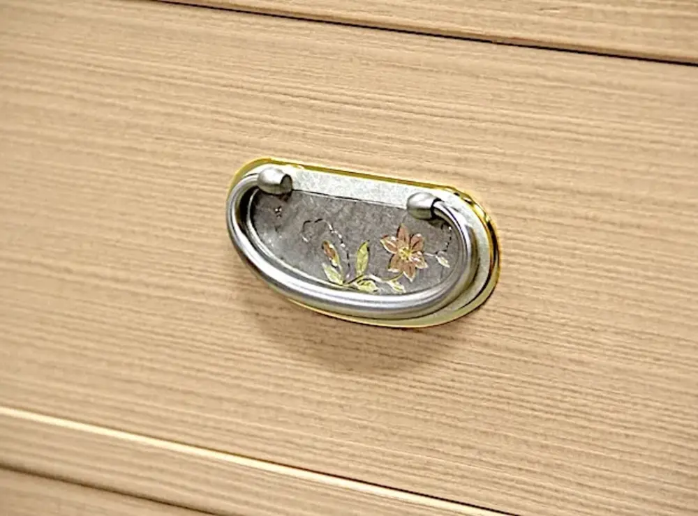 引出しの金具