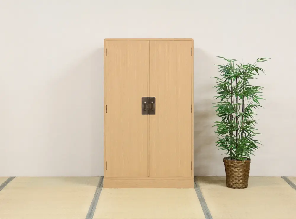 背の低い帯たんす