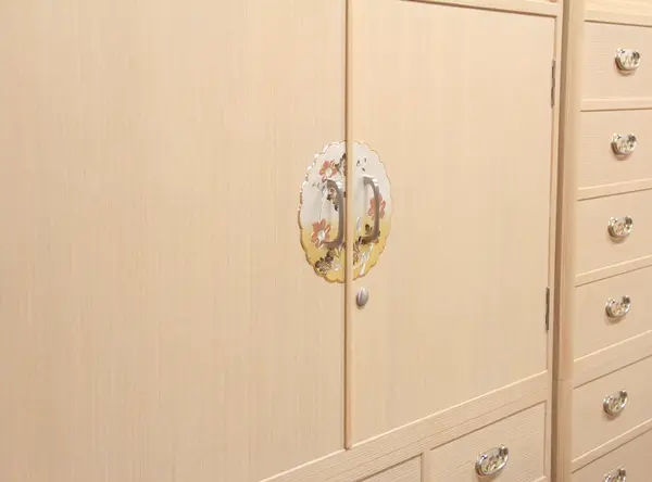 大面仕上げの上質な桐たんす